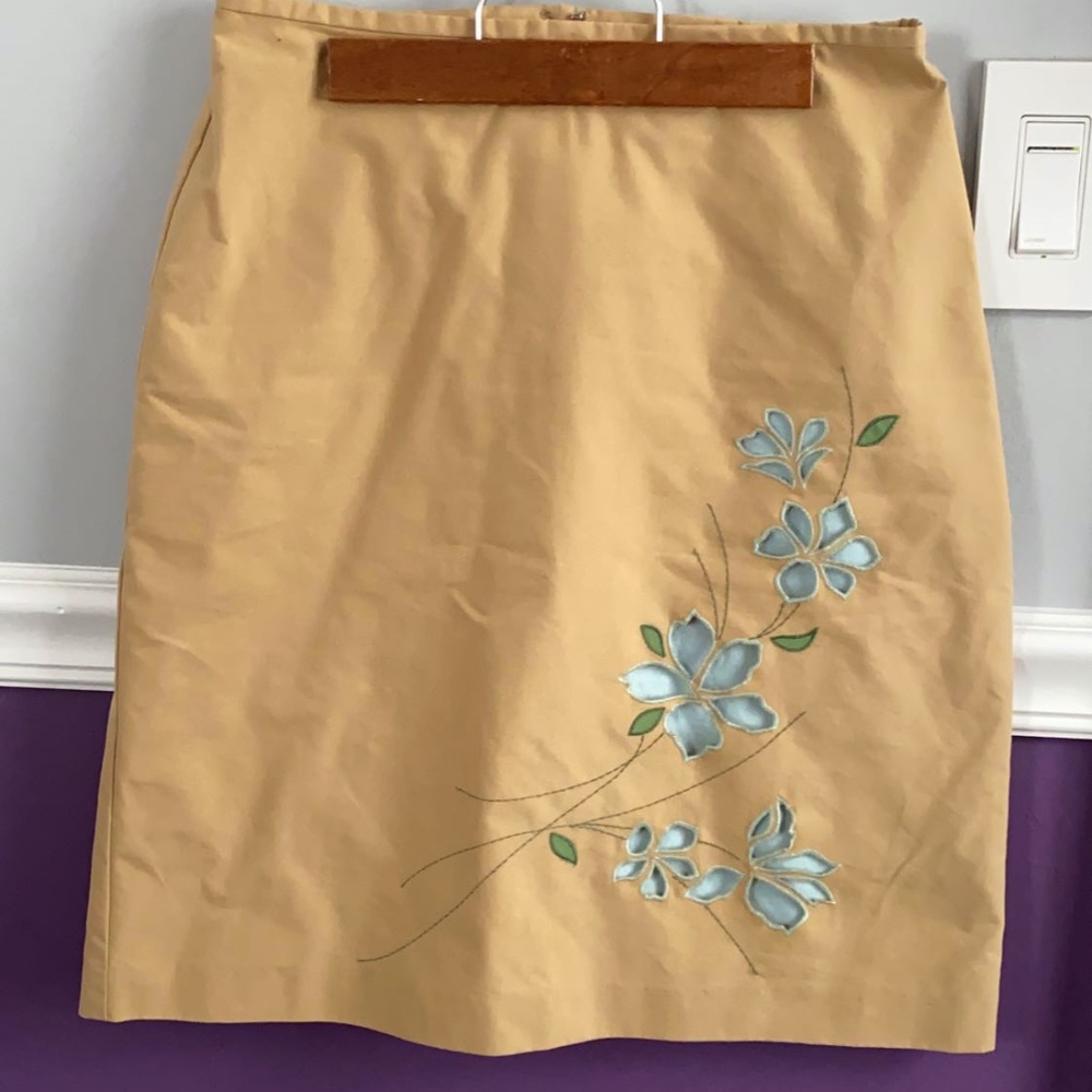 Khaki Midi Skirt with Flower Design